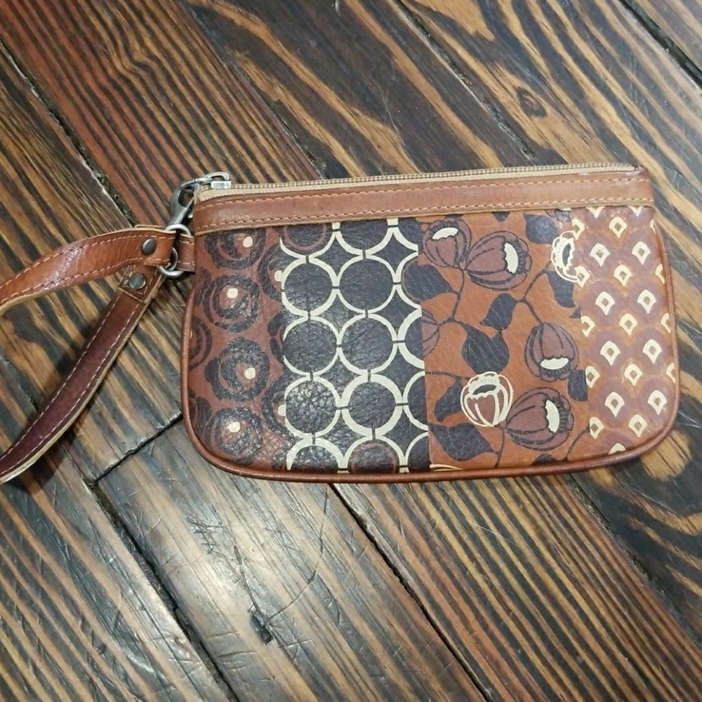 Fossil Clutch